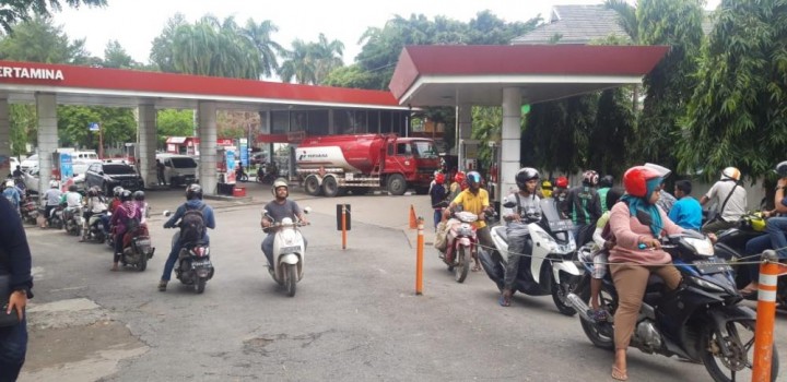 Suplai BBM Kota Samarinda Kembali Normal, Warga Antre ke SPBU