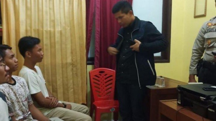 Video Viral 4 Pemuda di Inhu Diduga Kencingi Bendera Merah Putih, Begini Fakta Sebenarnya   