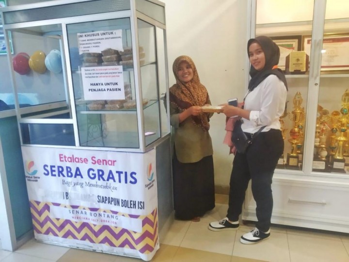 Melihat Komunitas Senar Berbagi Makanan Gratis Untuk Keluarga Pasien di RSUD Taman Husada Bontang