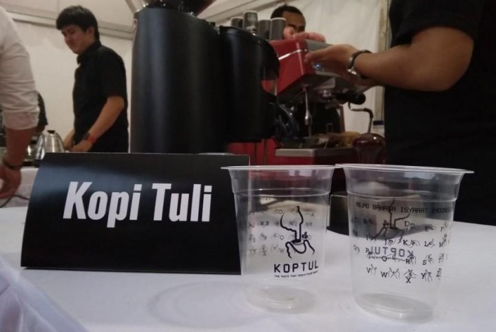 Ngopi Sembari Belajar Bahasa Isyarat di Kopi Tuli 