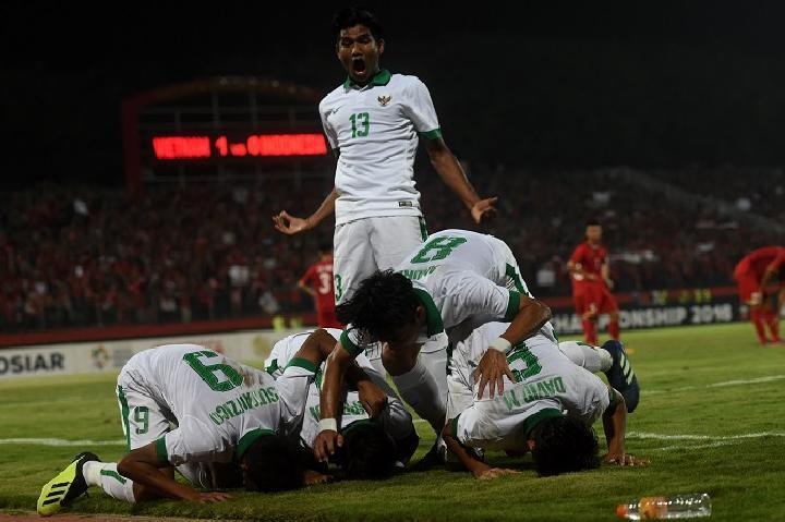 Hajar Malaysia, Timnas Hadapi Thailand