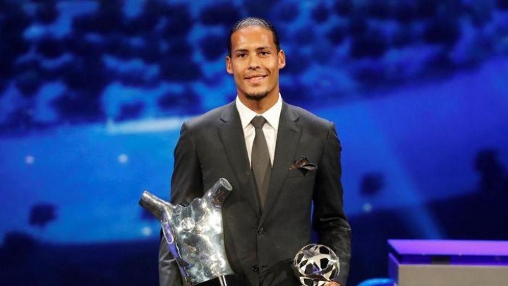 Ungguli Messi dan Ronaldo, Van Dijk Pemain Terbaik Eropa 2018/2019