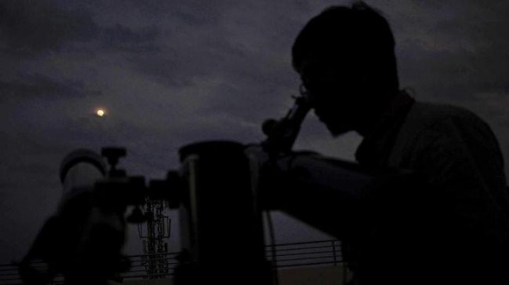 Peneliti Sebut Bumi Kini Punya Dua Bulan 