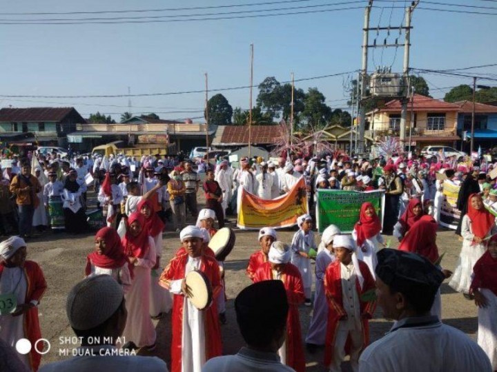 Semarakkan Tahun Baru Islam, Ratusan Pelajar Ikut Pawai Ta'ruf