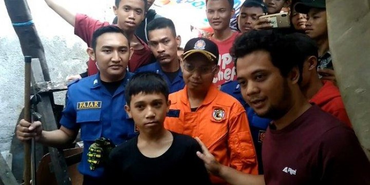 Panji 'Sang Petualang' Datangi Kampung di Cakung yang Diteror Ular Kobra