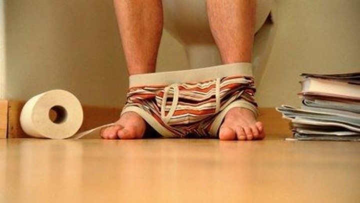 Terlalu Kuat Mengejan Saat BAB, Pria Ini Gagal Jantung Lalu Tewas