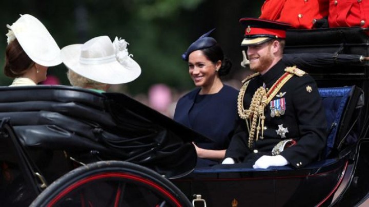 Pangeran Harry dan Meghan Mundur dari Keluarga Kerajaan Inggris