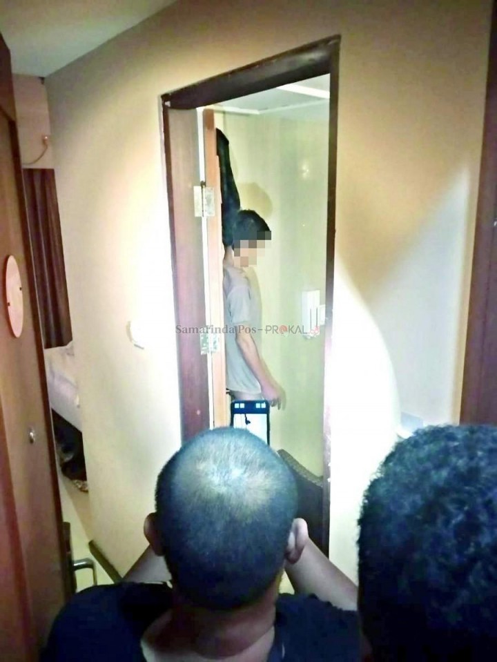 Tamu Menggantung di Kamar Hotel