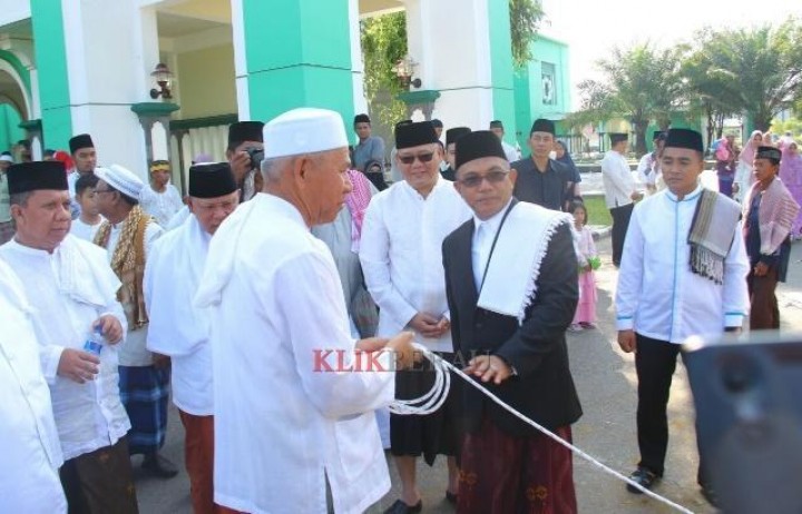 Pemkab Berau Serahkan 18 Sapi Kurban