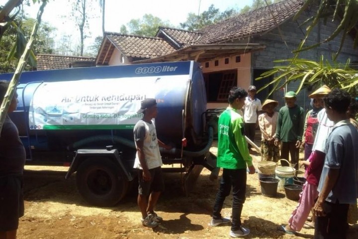 Warga Jual Ternak demi Beli Air