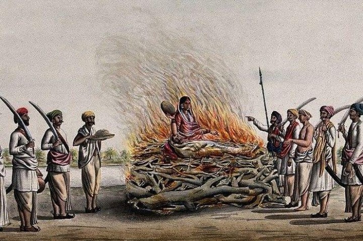 Bakar Istri Hidup-Hidup Hingga Memasak Mayat, ini 4 Ritual Kematian Paling Mengerikan