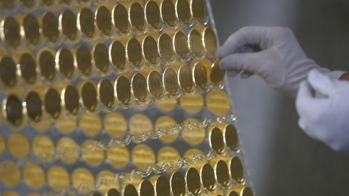 Pria Cina Selundupkan 1 Kg Emas ke Nepal Lewat Anus 
