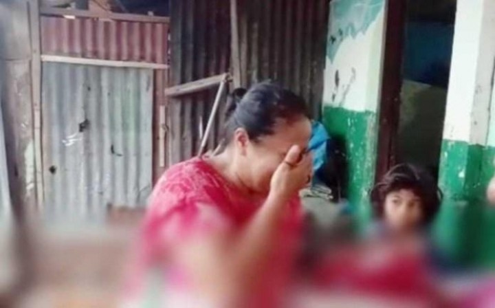 Penjaga Mesjid dan Istrinya Hidup Beralaskan Baliho, Istri: Hari Ini Kami Tidak Punya Beras