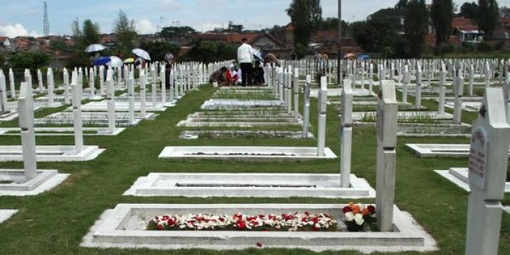 Duh, 14 Helm Tentara di Makam Pahlawan Samarinda Dicuri