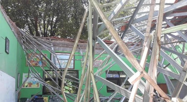 Gedung SDN Gentong di Pasuruan Ambruk, Dua Tewas, Belasan Luka-luka