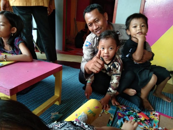 Bagian Satu: Siaran Radio yang Ubah Nasib Bhabinkamtibnas Lok Tuan, Aipda Ahmad Bajuri