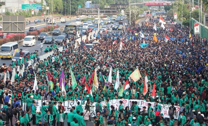 Bola Panas Ada di Jokowi, Mahasiswa Mestinya Demo di Istana