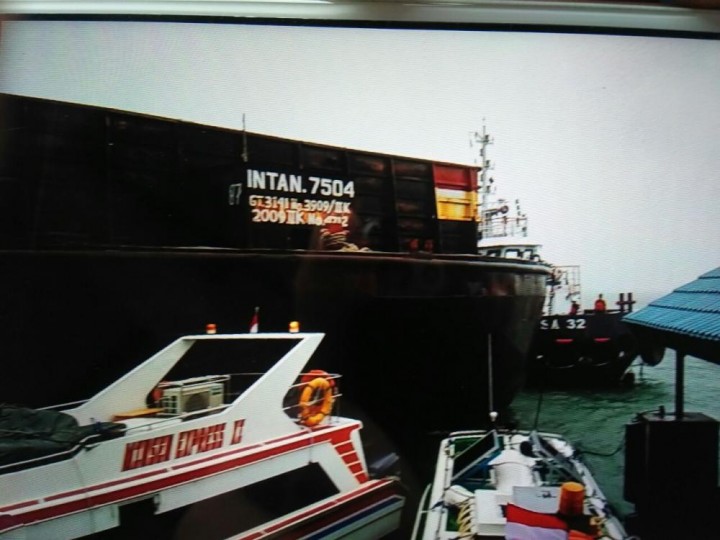 VIDEO: Suasana Panik Saat Kapal Tongkang Intan 7504 Tabrak Speed Boat dan Pelabuhan Tengkayu I di Ta