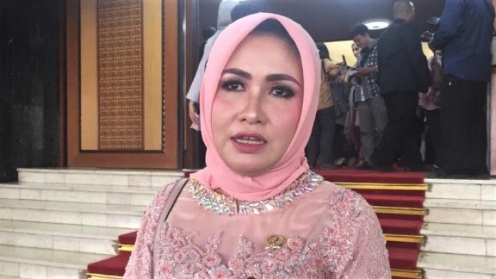 Pernah Digugat karena Foto Cantik, Evi Resmi Dilantik Jadi Anggota DPD