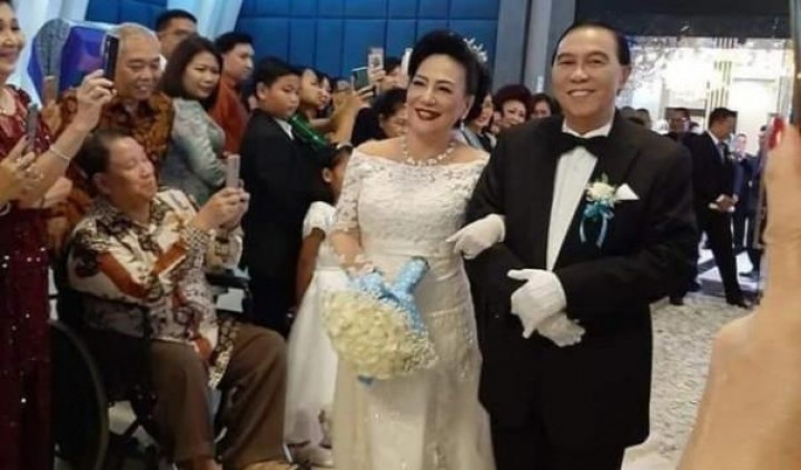 Setelah Jomblo 68 Tahun, Wanita Ini Akhirnya Nikahi Cinta Pertamanya