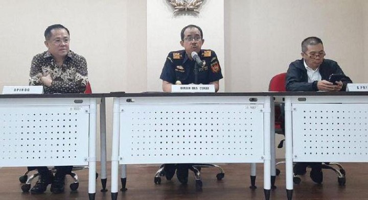 Bisnis Jastip Ilegal Terbongkar! Sepatu hingga iPhone 11 Disita