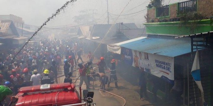 Kebakaran di Samarinda, Mobil Pemadam Dilempari Warga