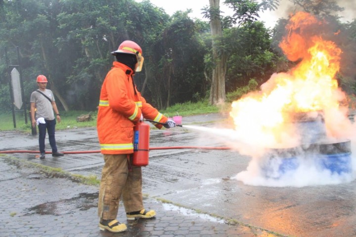 Pupuk Kaltim Gelar Fire and Rescue Competition