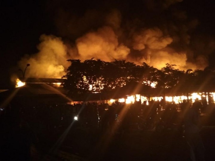 Ratusan Kios di Pasar Induk Paser Diamuk Api