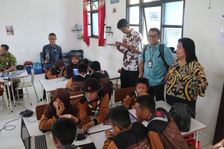Bupati Ismunandar Dapat Penghargaan Kemendikbud