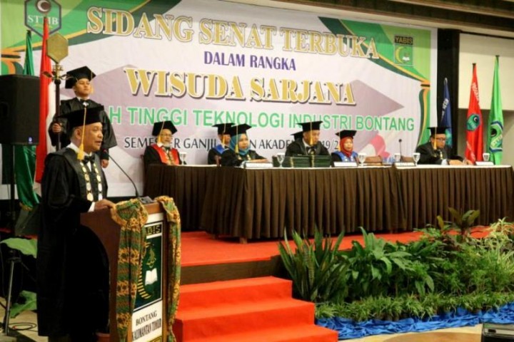 Wisuda 32 Mahasiswa, STTIB Imbau Sarjana Siap Hadapi Tantangan Industri 4.0