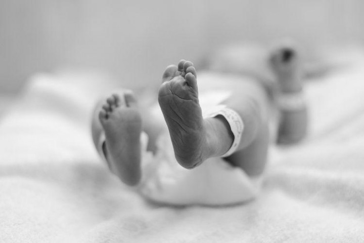 Perempuan Ini Sumpal Mulut Bayi yang Baru Dilahirkan dan Menaruhnya di Lemari