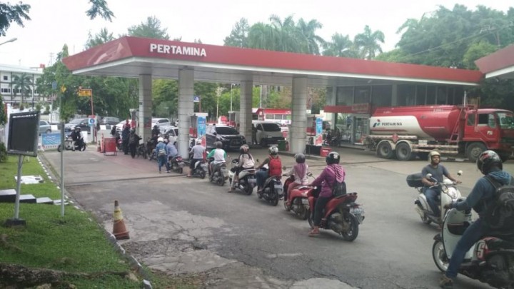 Kapal Tangker BBM Terlambat Dua Hari, Penyebab Antrean di SPBU