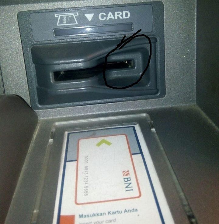 Hati-Hati! Ada Mesin ATM yang Diselipkan Lidi