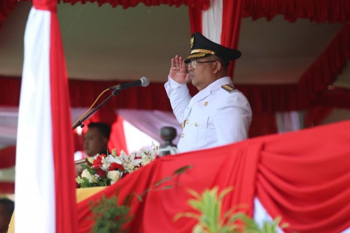 Kukuhkan Paskibraka, Bupati Ismu Mengaku Bangga 