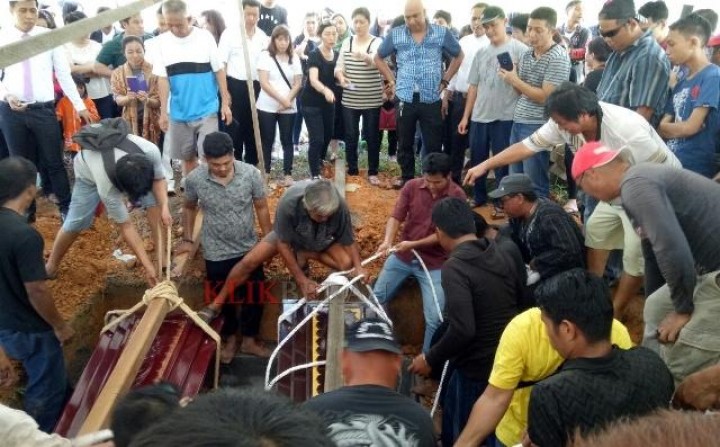 Hujan Air Mata Iringi Kepergian Felicia dan Natasya