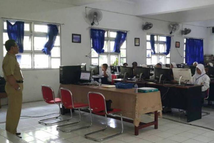 Banjir Tak Halangi Semangat UN di Pedalaman Kutim