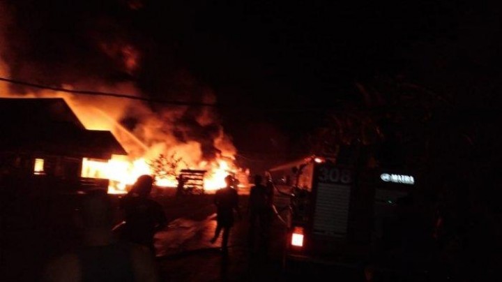 Kios BBM Eceran di Sangatta Terbakar Diduga Pompa Korsleting