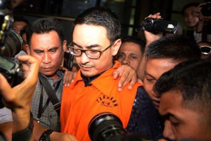 KPK Akhirnya Menahan Zumi Zola 