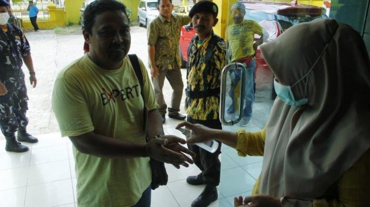 Cegah Virus Corona, DPD Golkar Kukar Sediakan Hand Sanitizer Saat Penyerahan Formulir Balon Wabup
