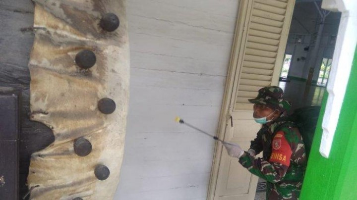 Cegah Wabah Virus Corona, Kodim 0906/Tenggarong Kukar Bersih-bersih Masjid dan Museum