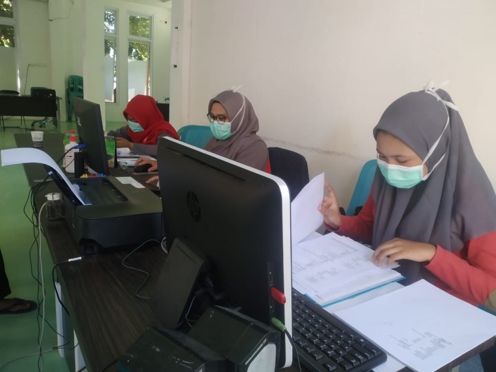 Melihat Operator Call Center Covid-19 Bontang Bekerja