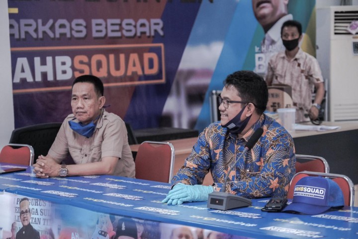 Ahmad Basir Bagi Sembako Khusus ke Wartawan Balikpapan