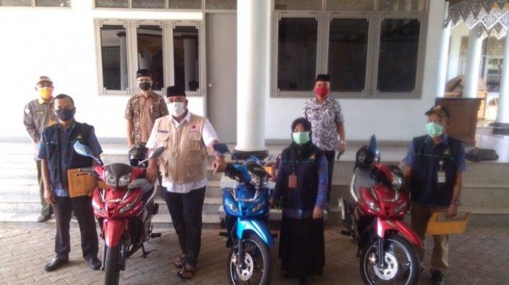 Bupati Kukar Edi Damansyah Berikan Bantuan Unit Motor Untuk Mobilisasi Relawan TKSK di 18 Kecamatan