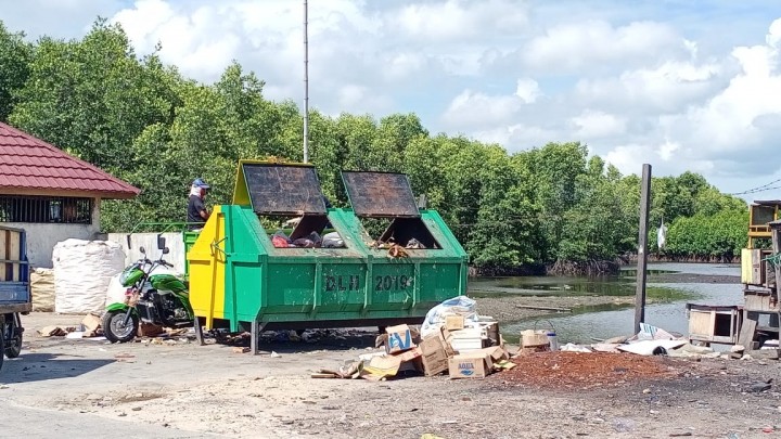 Cerita Saban, Mampu Kumpulkan Sampah Setengah Ton Hari-Hari dari Laut Bontang