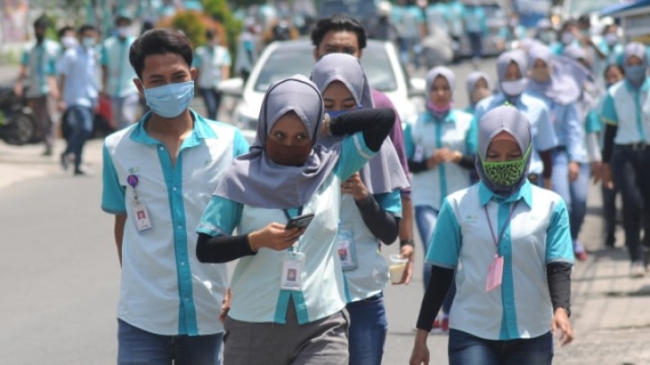 Kemnaker: Imbas Corona, 1,2 Juta Pekerja RI Kena PHK dan Dirumahkan