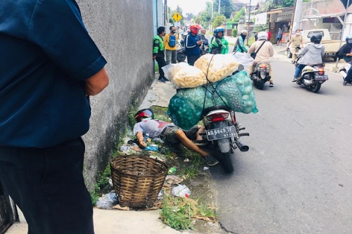 Pria Karanganyar Meninggal Tergeletak di Jalan Jebres Solo Bawa Sekarung Sayuran