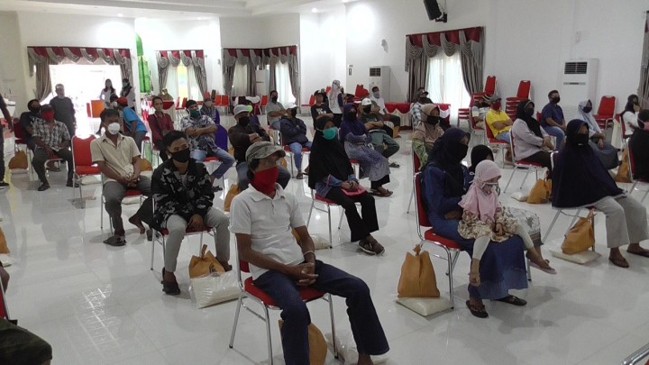48 Buruh Bangunan Terima Santunan Pemkot Bontang