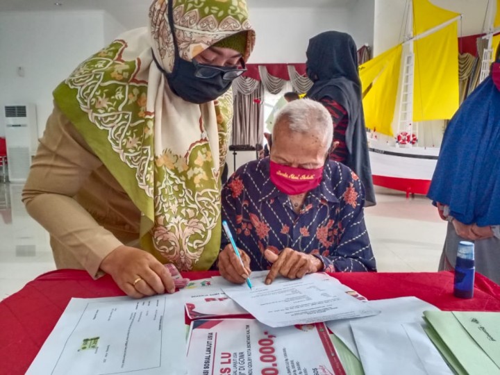 50 Lansia di Bontang Terima Rp 2,7 Juta per Orang, Pemkot Siapkan Kuota Tambahan Khusus Lansia