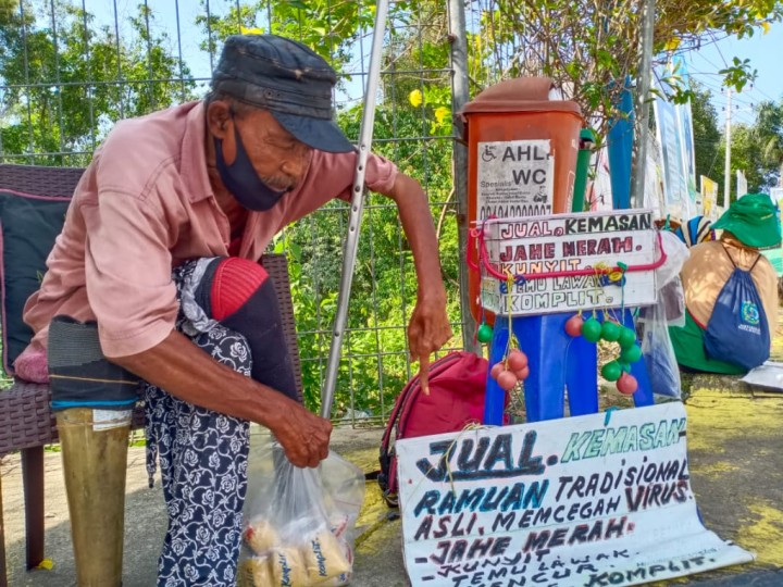 Kisah Beni Setia Berjualan Etek-Etek, Mainan Anak 90an yang Pernah Hits Dijamannya