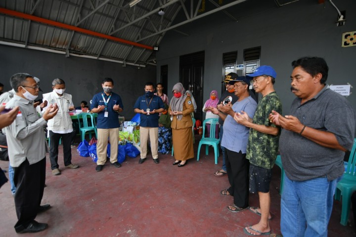 UPZ Pupuk Kaltim Salurkan Bantuan Rp 37,5 Juta untuk Korban Kebakaran di Kampung Jawa